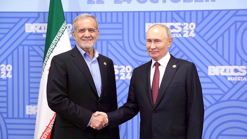 Russian President Vladimir Putin and Iranian President Masoud Pezeshkian