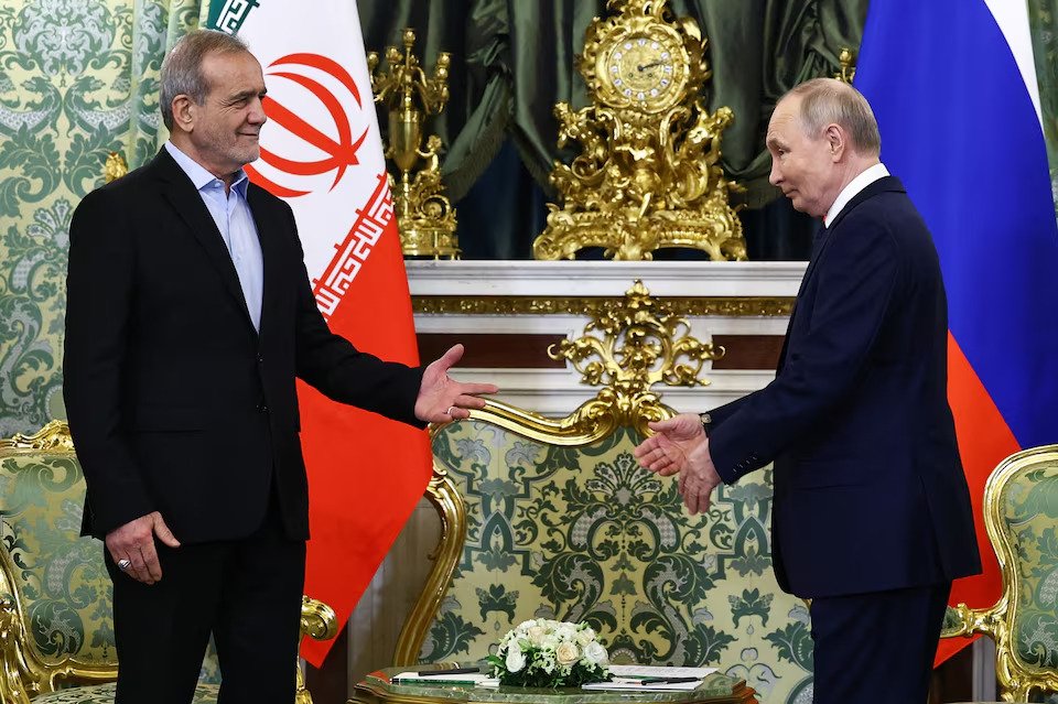 Russian President Vladimir Putin and his Iran's counterpart Masoud Pezeshkian