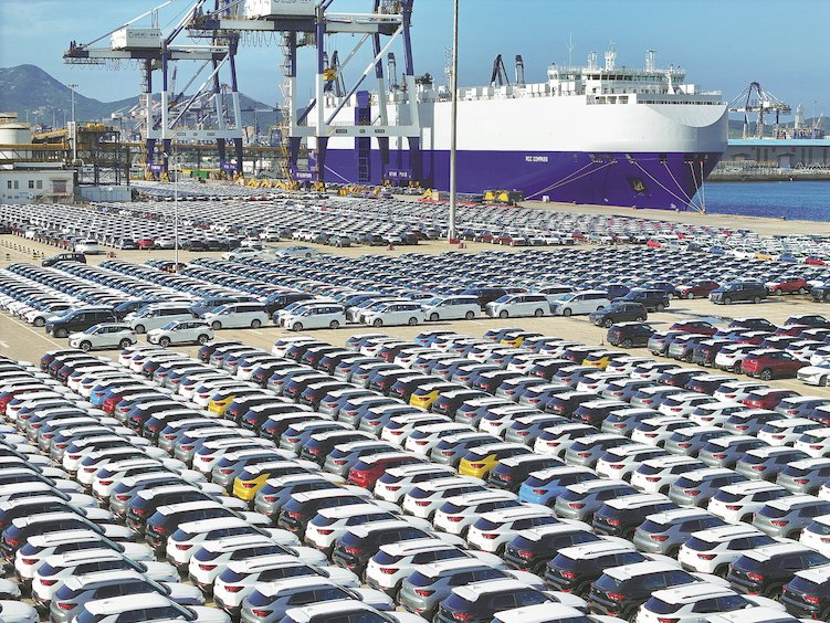 China vehicle export growth to slow in 2025, association data shows
