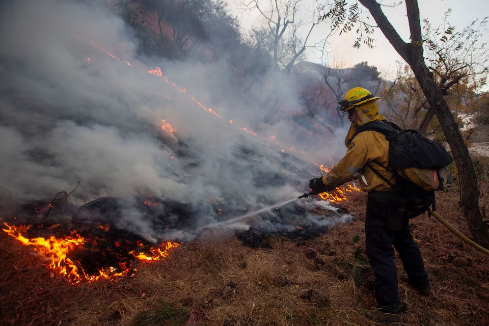 San Fernando Valley under threat as Los Angeles fire rages on