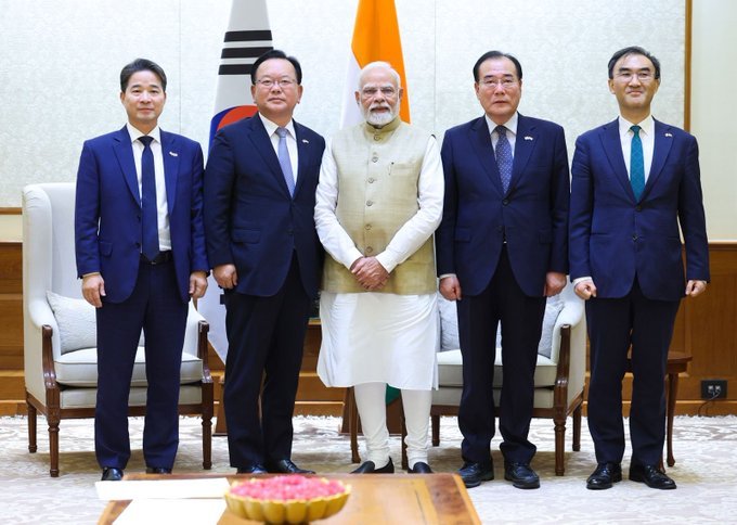 Indian PM Modi meets Delegation of Special Envoys from the Republic of Korea